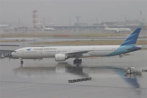 boeing 777-3u3(er)|SeatGuru Seat Map Garuda Indonesia.